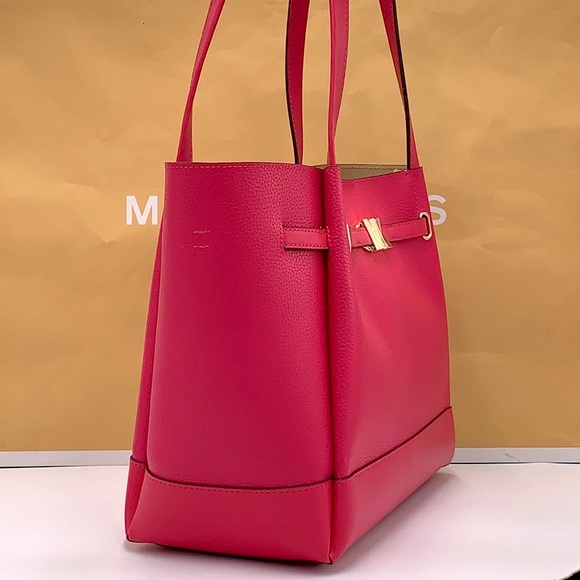 MICHAEL KORS
Reed Large Leather Belted Satchel
Shoulder Handbag
Electric Pink - Picture 3 of 16